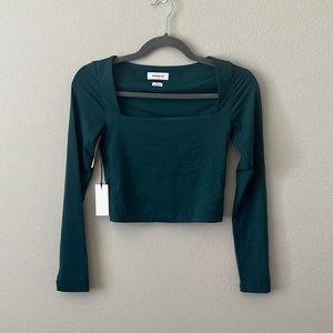 Aritzia Babaton Crop Too